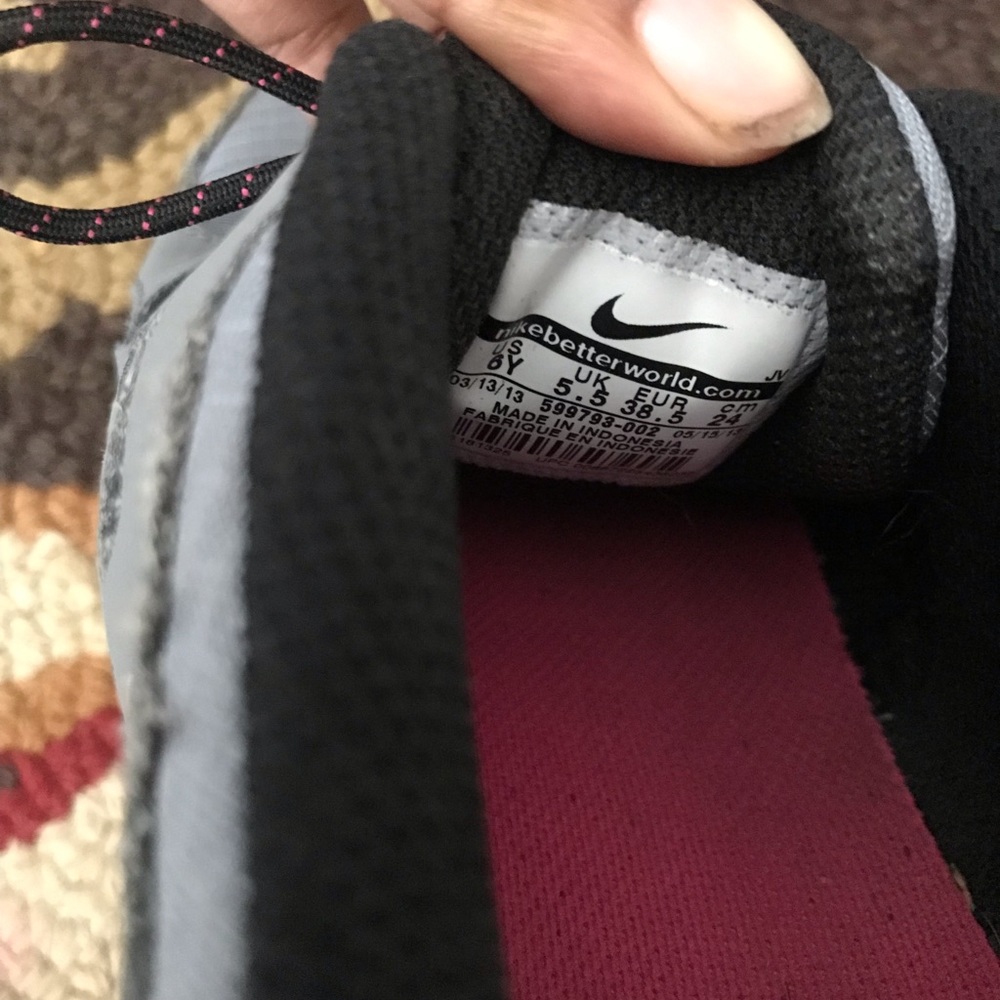 Nikes - Picture 2 of 4